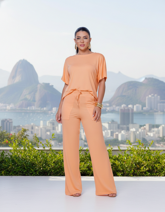 Conjunto Pantalón y Polera Color Damasco con Bolsillos